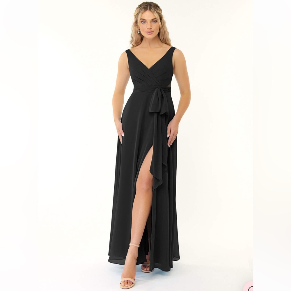 AZAZIE ALVA A6
A-Line V-Neck Pleated Chiffon Floor-Length Dress